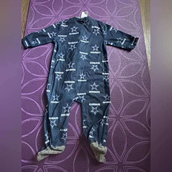 Dallas Cowboys NFL onesie - Picture 2 of 4